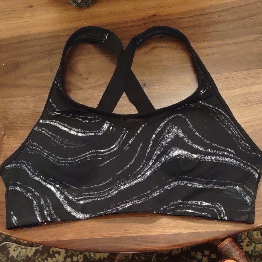 Victoria's Secret "Pink" Ultimate Lightly Lined Sports Bra. Size M.